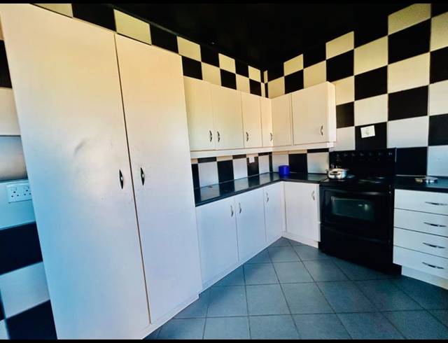 2 BEDROOM HOUSE FOR SALE IN VANDERBIJLPARK CW 6